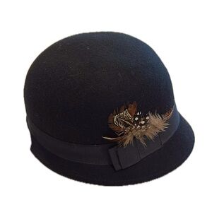 Vintage 100% Wool Black Cloche Feather Ribbon Trim Hat Womens O/S Retro